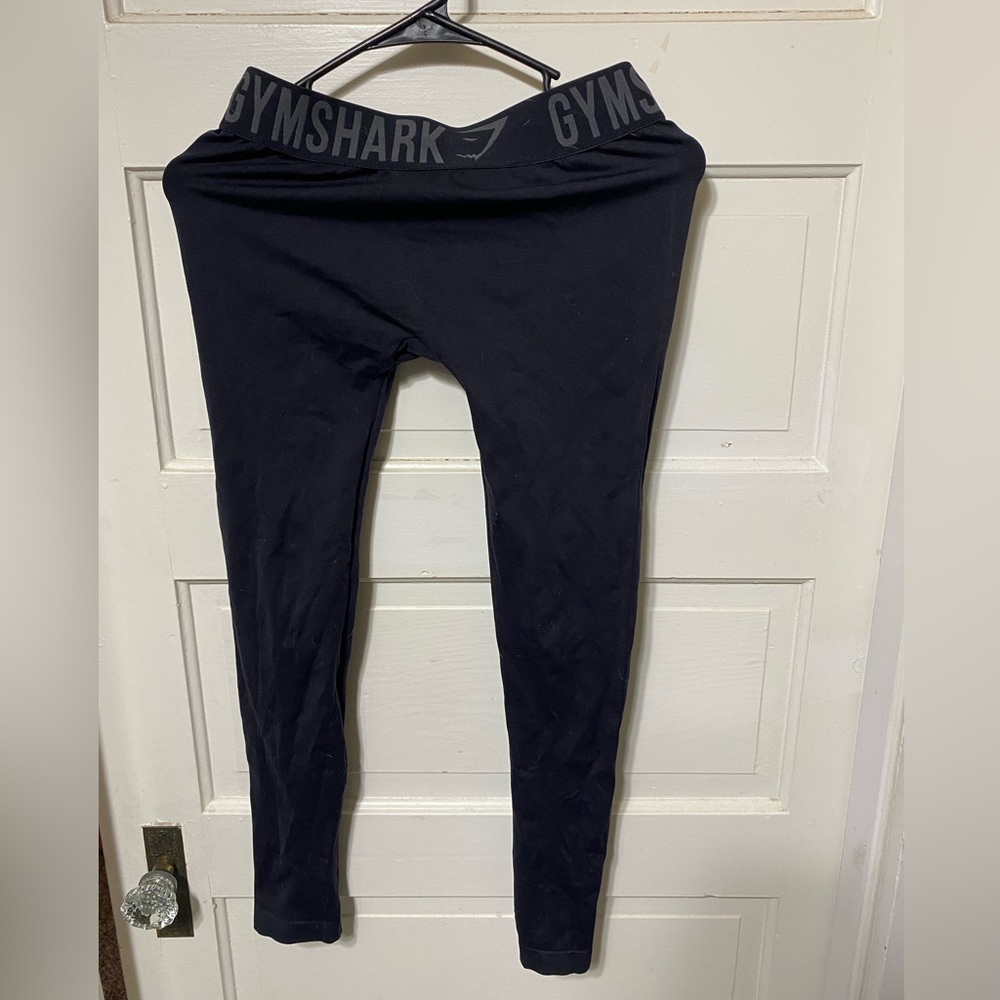 Gym shark leggings